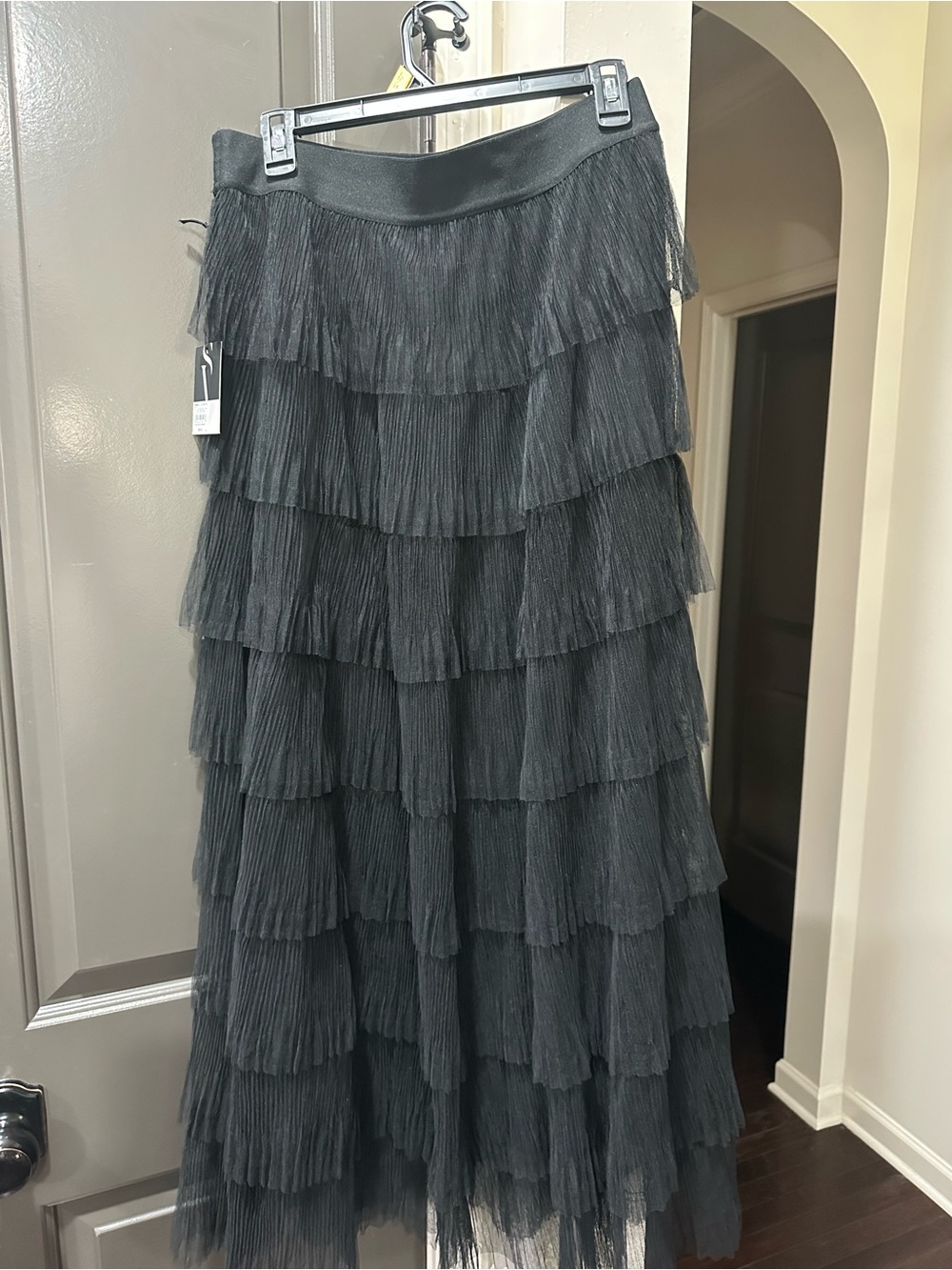 Simply Vera Vera Wang Tiered Ruffle Skirt Sz Medium- Black- NWT
